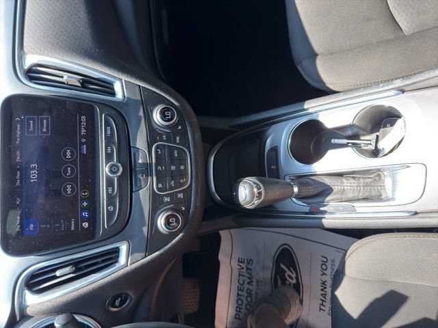 Used 2020 Chevrolet Malibu LT FWD image 31