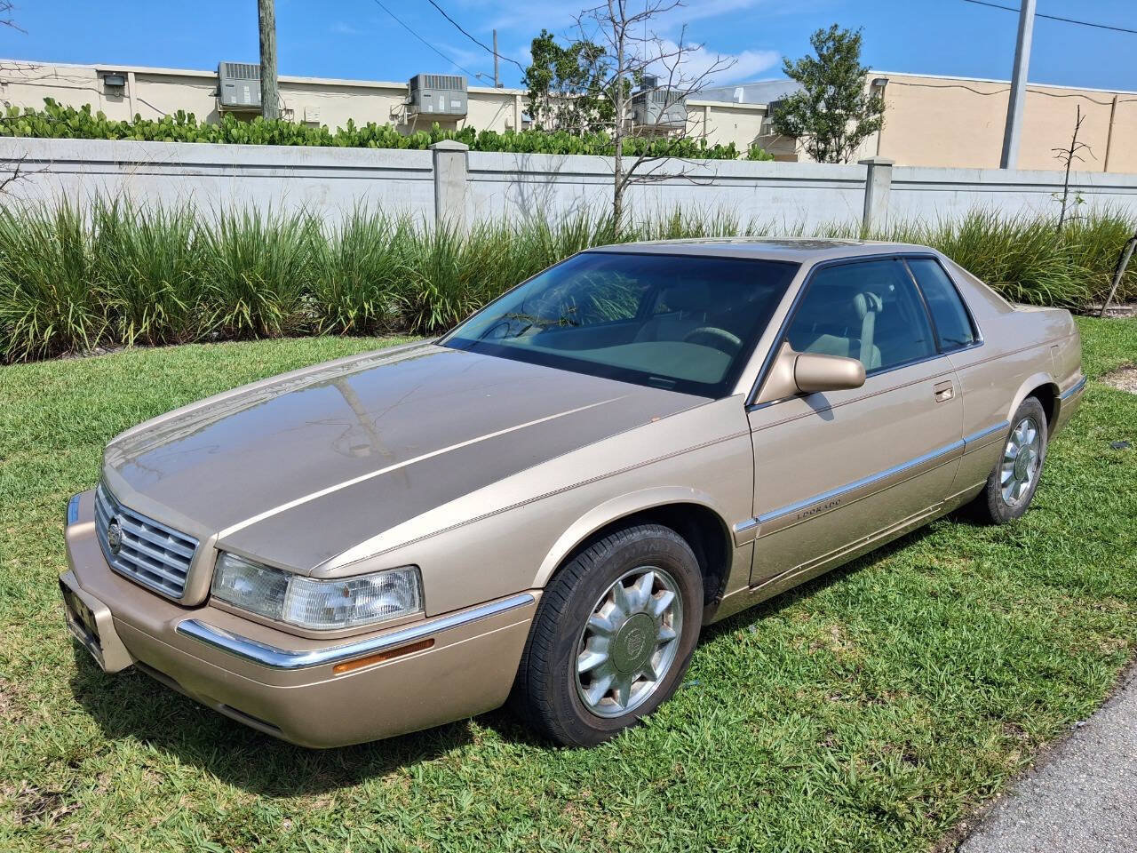 Used 1997 Cadillac Eldorado w/ Leather/Lumbar Pkg FWD image 2