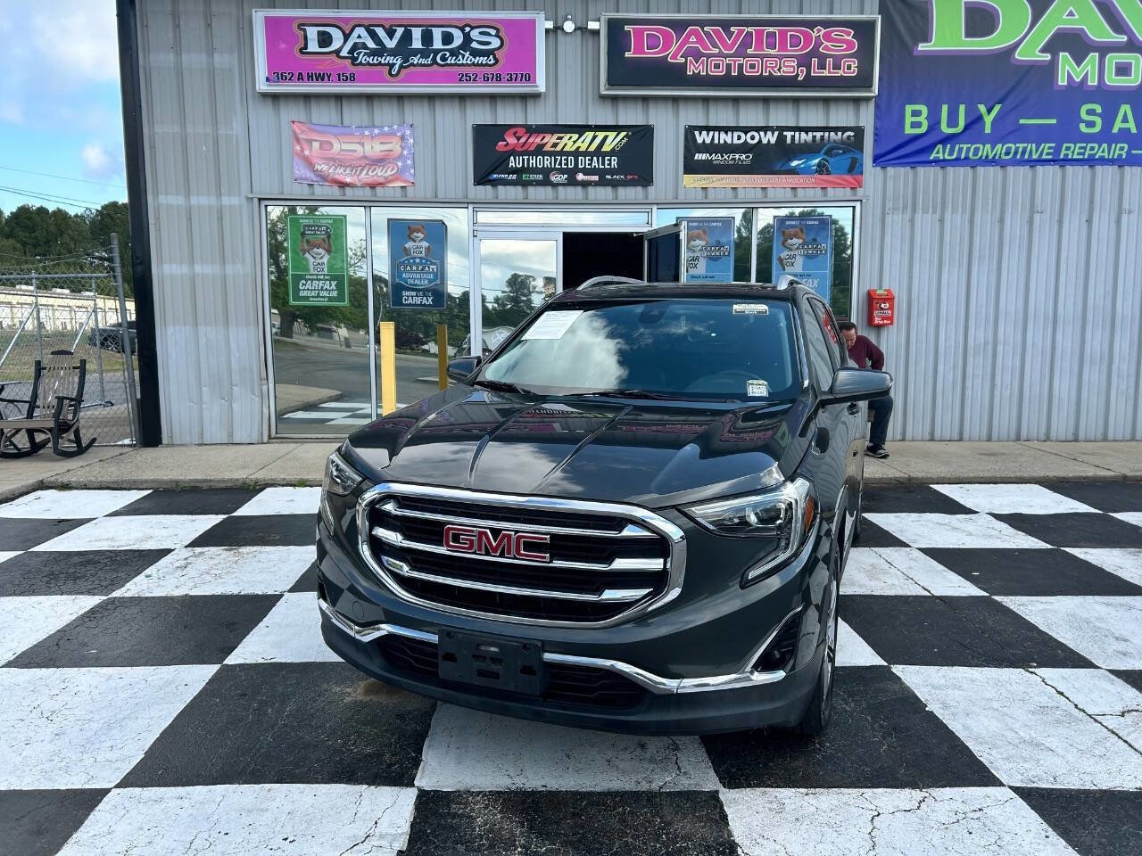 Used 2018 GMC Terrain SLT w/ Infotainment Package II FWD image 3