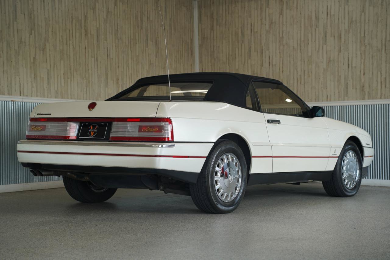 Used 1993 Cadillac Allante FWD image 10