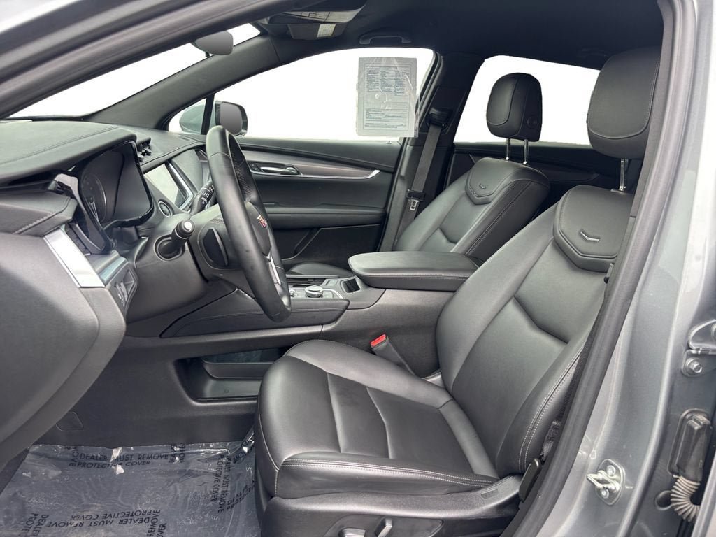 Certified 2024 Cadillac XT5 Luxury FWD image 10