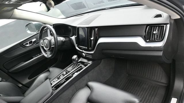 Used 2019 Volvo XC60 T6 Momentum w/ Advanced Package AWD/4WD image 12