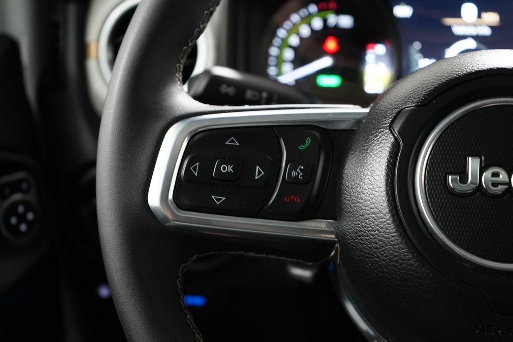 Used 2025 Jeep Wrangler Unlimited Sahara AWD/4WD image 16