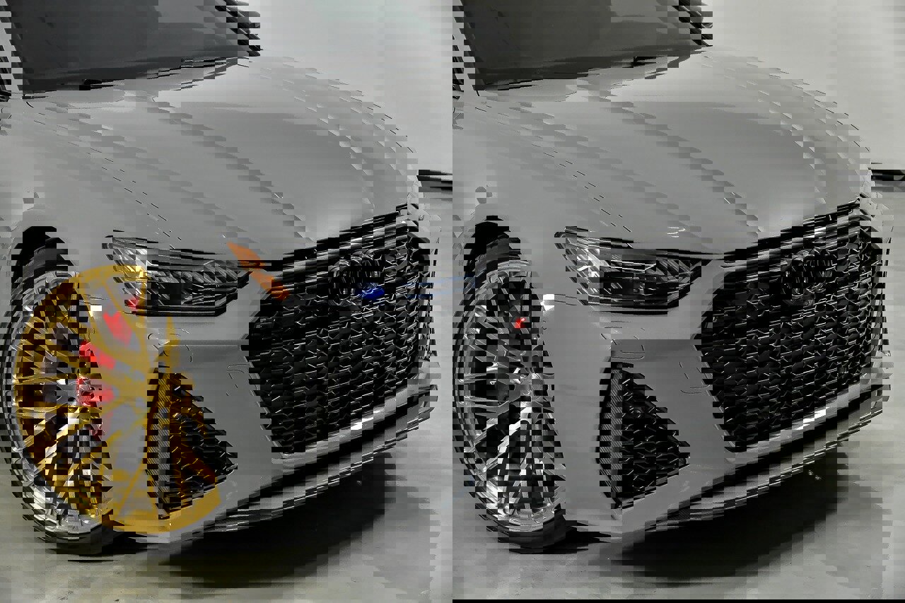 Used 2022 Audi RS 6 w/ Carbon Optic Package image 3