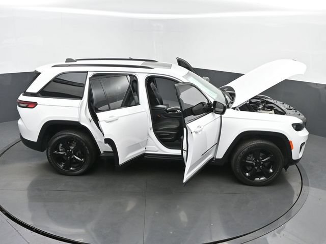 Used 2023 Jeep Grand Cherokee Altitude AWD/4WD image 63