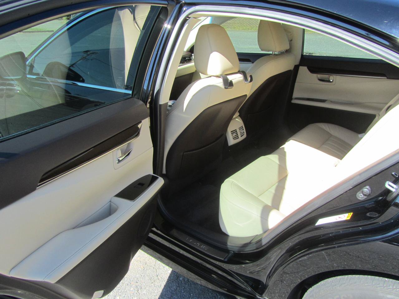 Used 2016 Lexus ES 350 w/ Luxury Pkg & Navigation w/ Luxury Package w/Wood Trim FWD image 20