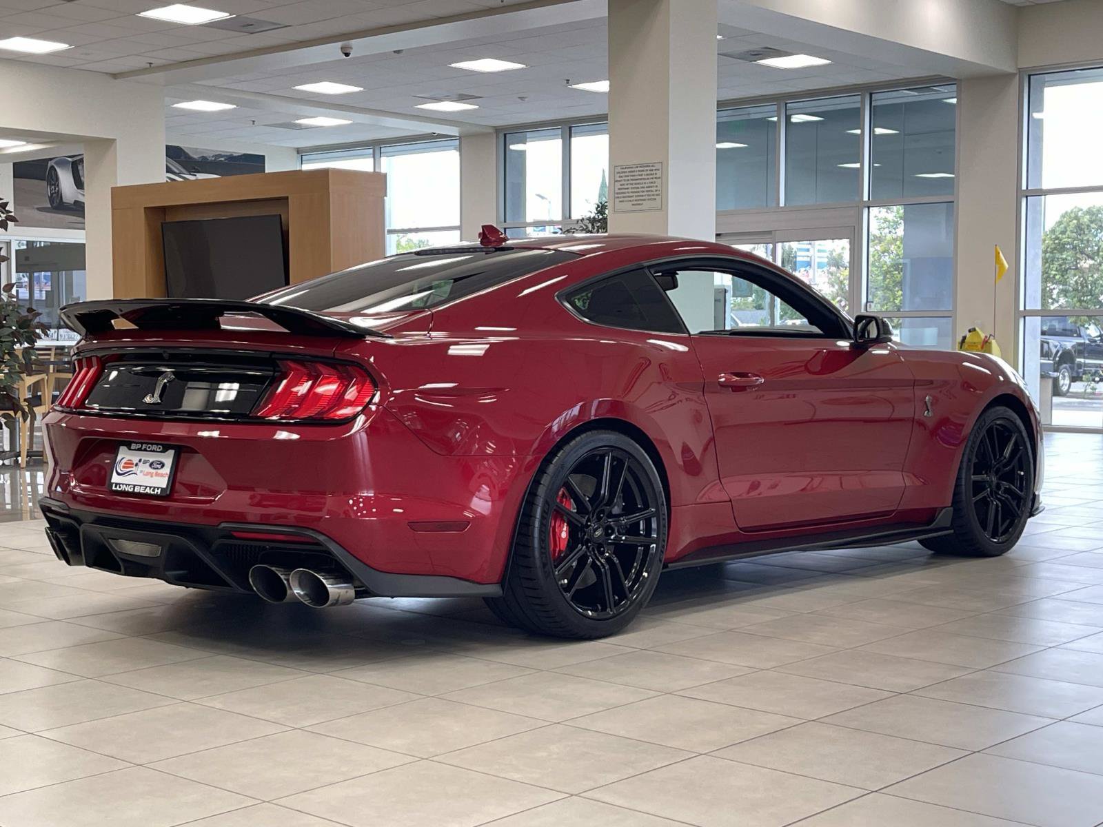 Used 2020 Ford Mustang Shelby GT500 w/ Technology Package RWD image 3