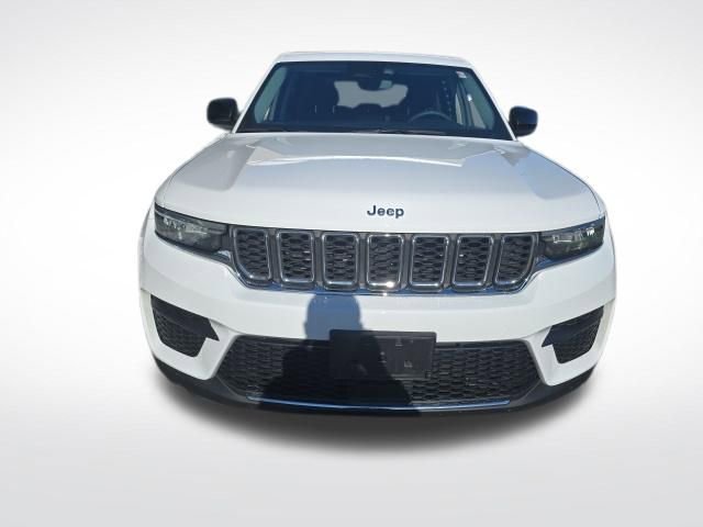 Used 2023 Jeep Grand Cherokee Laredo w/ Luxury Tech Group I image 2