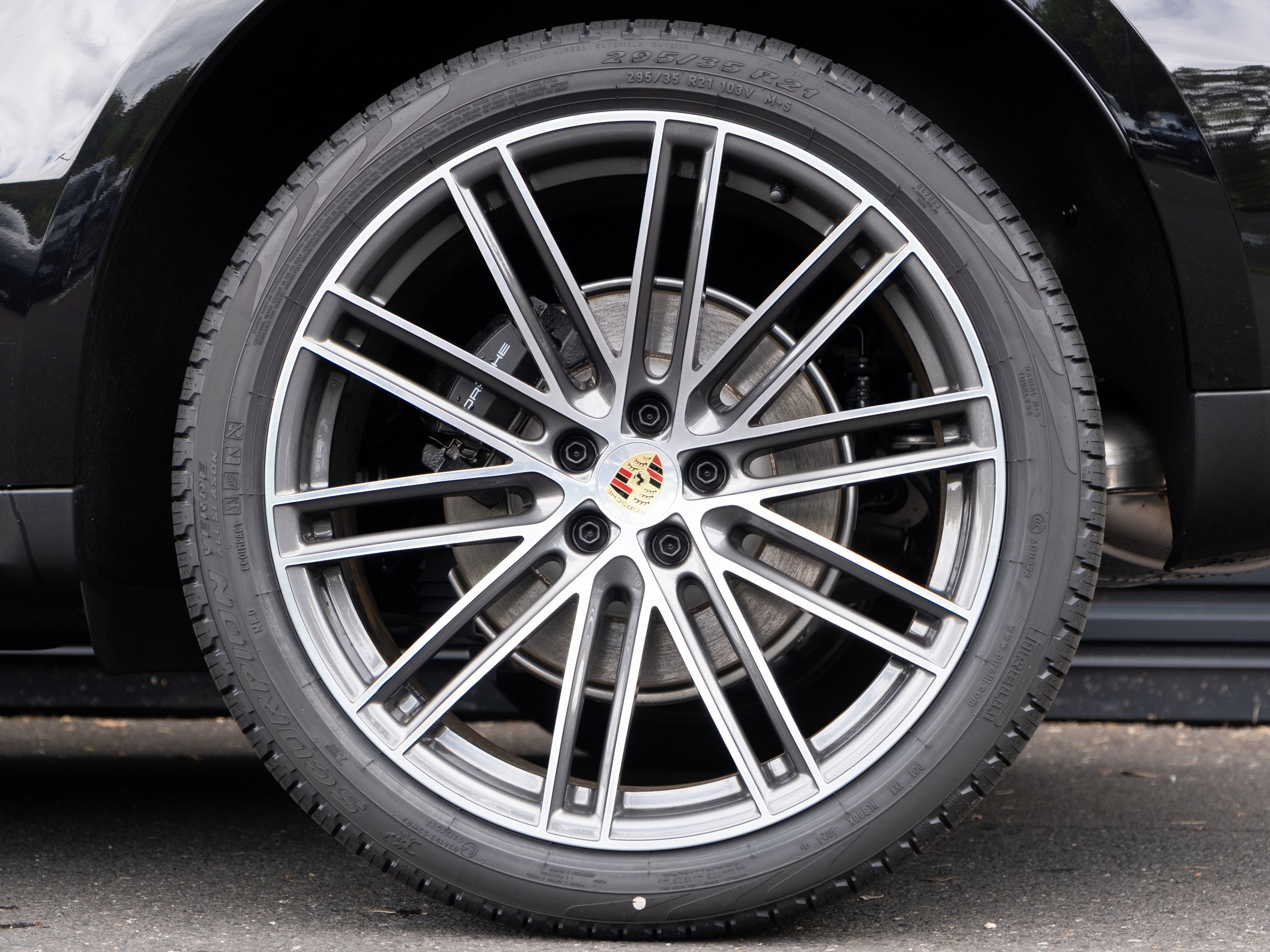 Certified 2025 Porsche Macan image 13