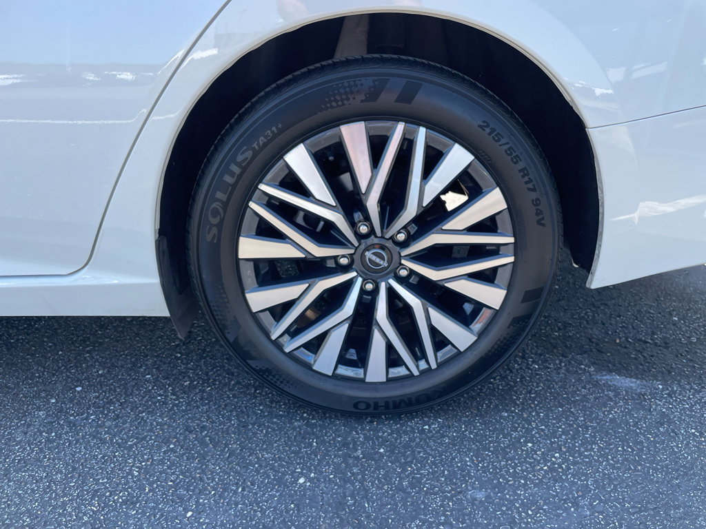 Used 2025 Nissan Altima 2.5 SV FWD image 25