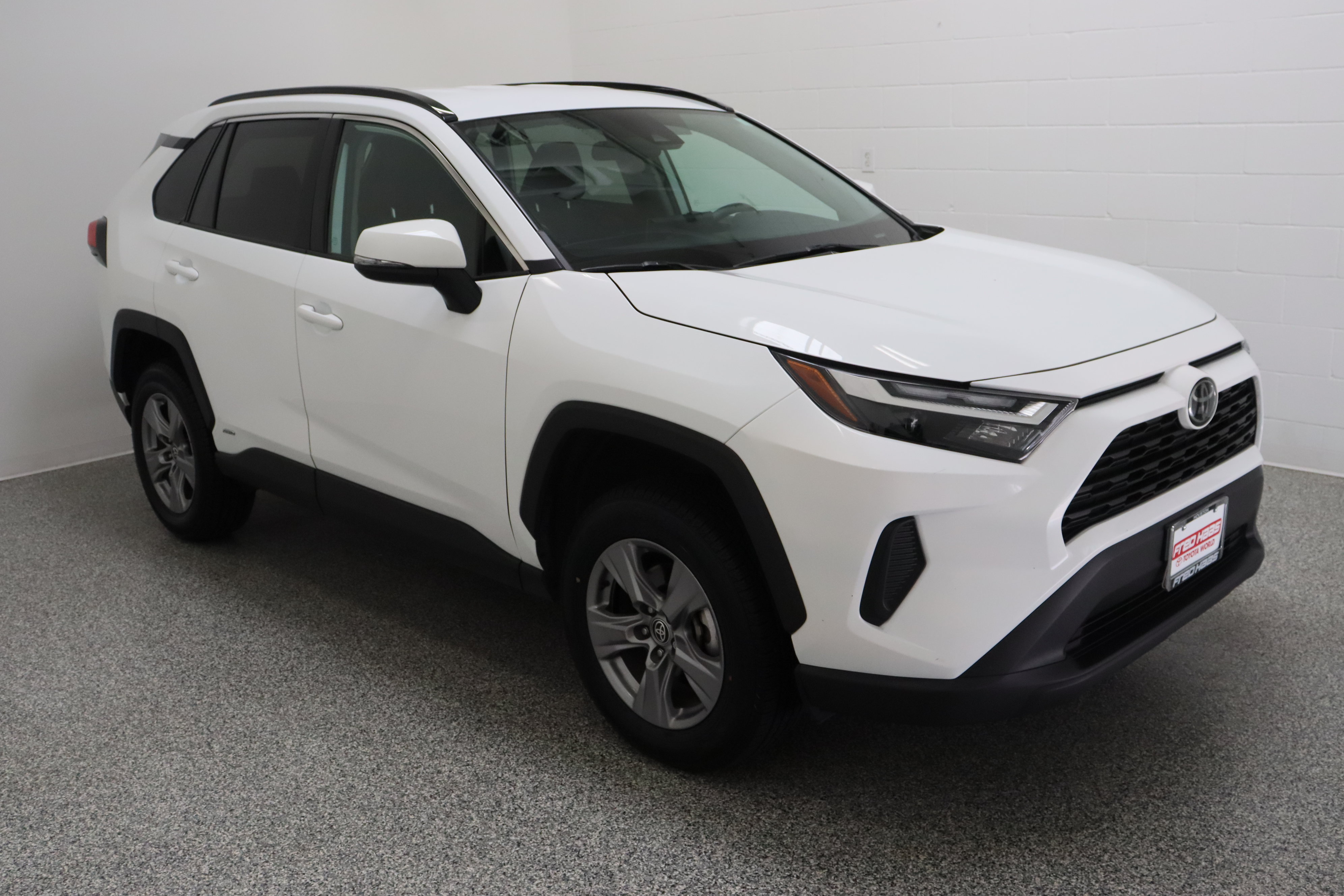 Certified 2025 Toyota RAV4 LE AWD/4WD image 4