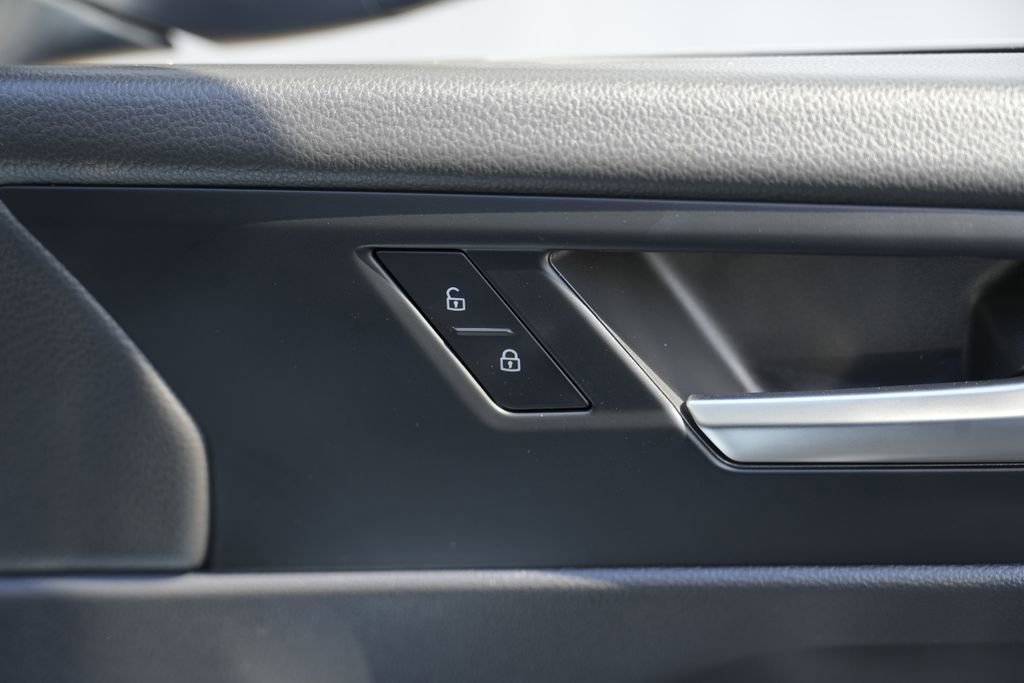 Used 2021 Volkswagen Jetta SE w/ SE Cold Weather Package FWD image 33