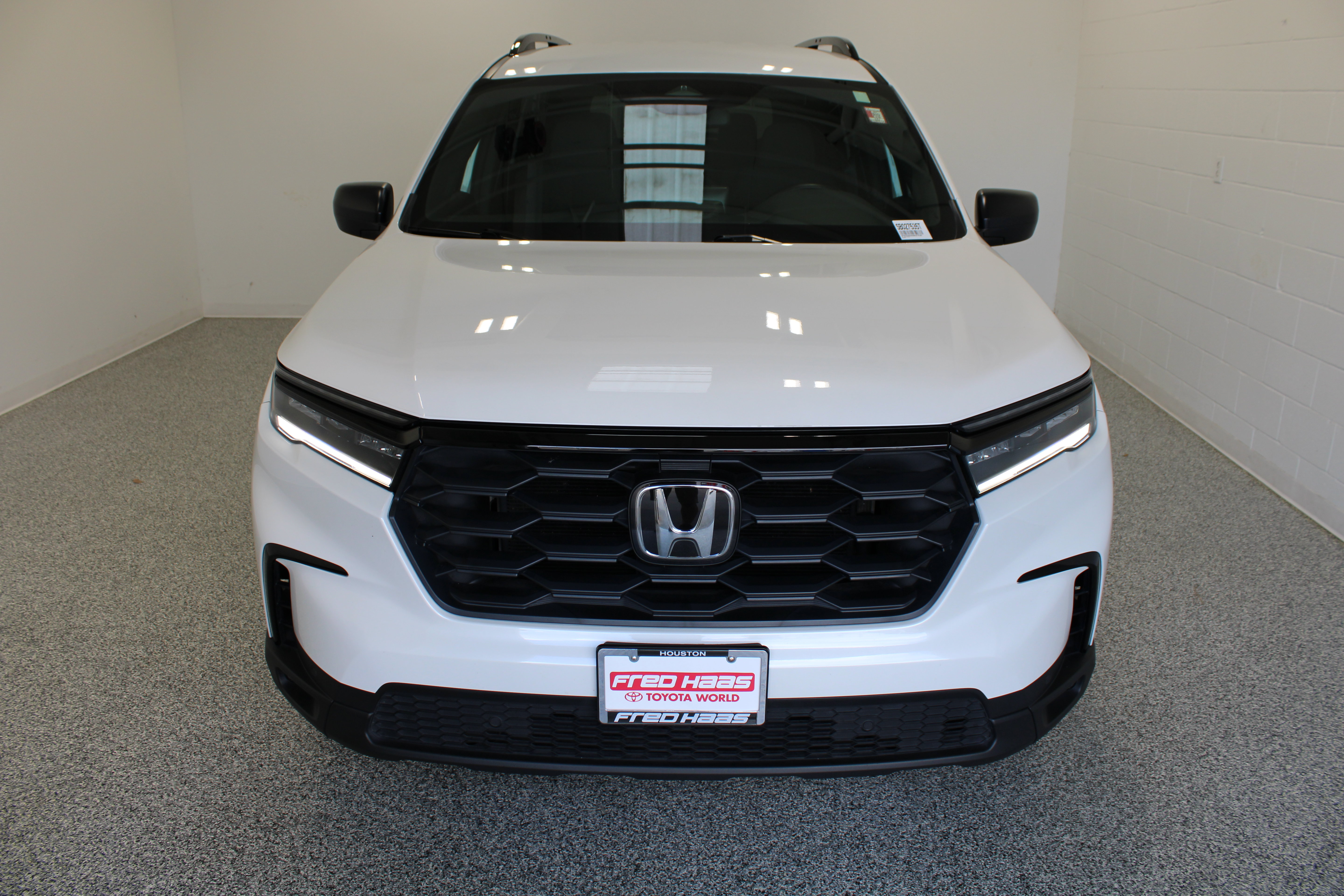 Used 2025 Honda Pilot Sport image 3