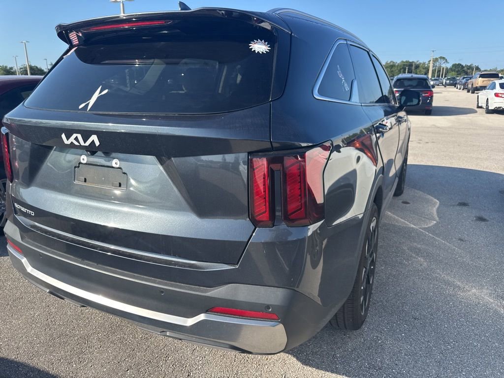 Certified 2024 Kia Sorento EX FWD image 3