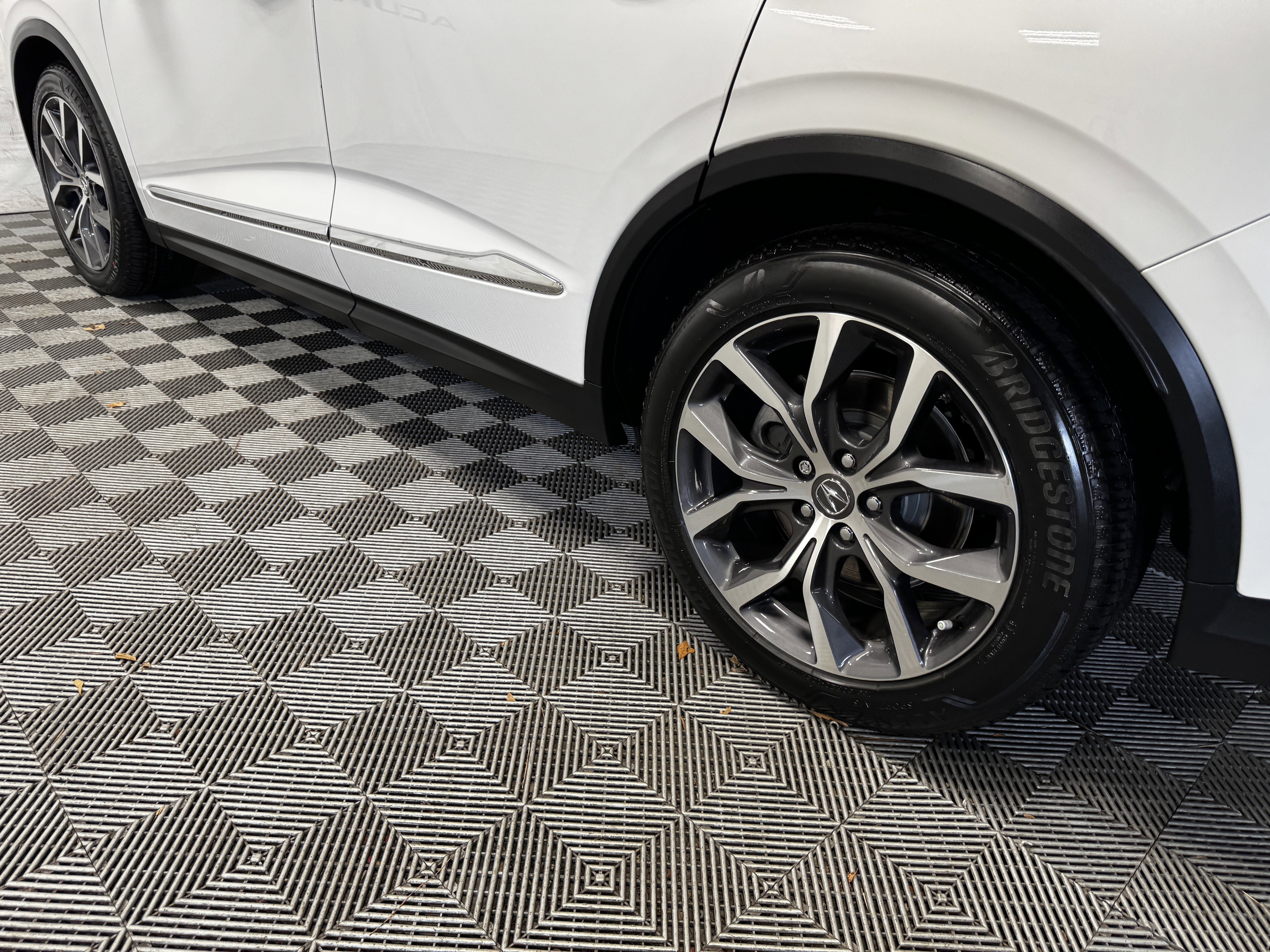 Certified 2023 Acura MDX FWD w/ Technology Package image 15