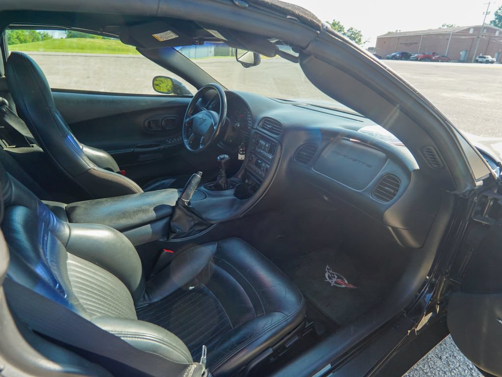 Used 2004 Chevrolet Corvette Convertible w/ Preferred Equipment Group RWD image 21