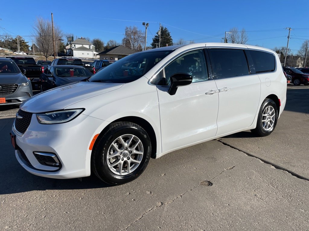 Used 2024 Chrysler Pacifica Touring-L