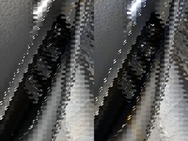 Used 2023 Toyota Corolla SE image 10