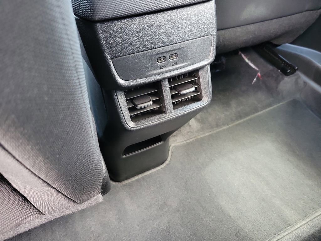 Used 2025 Chevrolet Equinox LT FWD image 13