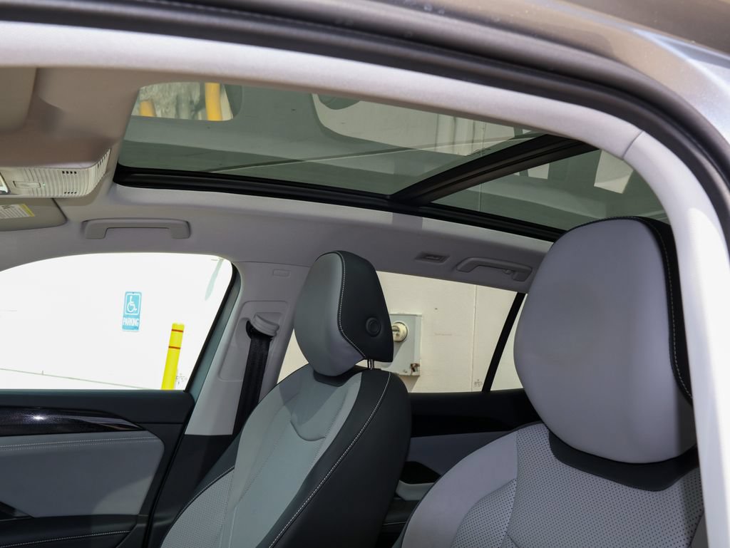 Certified 2025 Volkswagen Tiguan SE w/ Panoramic Sunroof Package AWD/4WD image 13