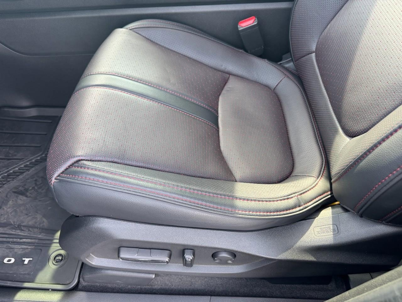 Certified 2025 Honda Pilot Black Edition image 19