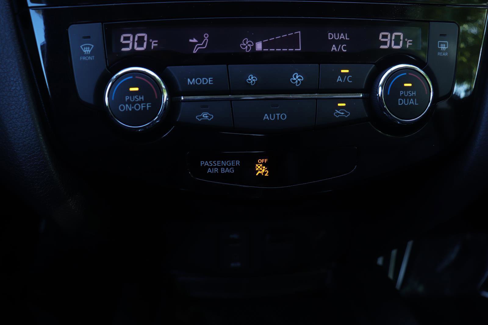 Used 2016 Nissan Rogue SL w/ SL Premium Package FWD image 32