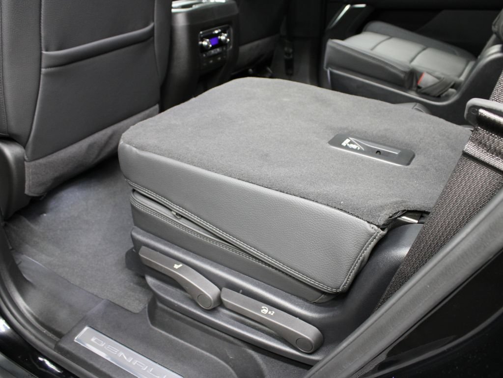 Used 2025 GMC Yukon Denali w/ Denali Reserve Package AWD/4WD image 69