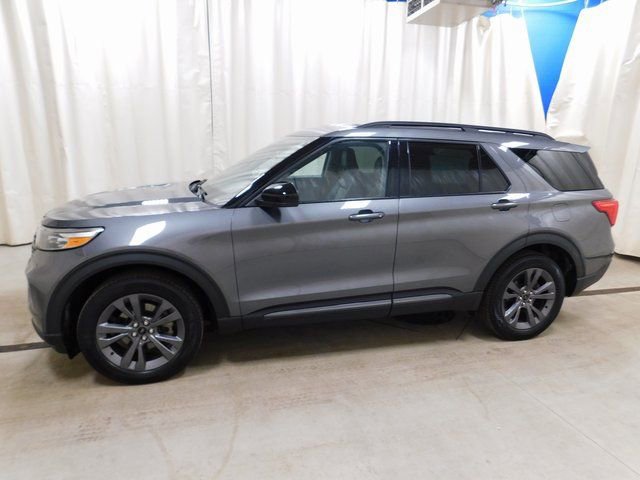 Used 2023 Ford Explorer XLT w/ Equipment Group 202A image 2