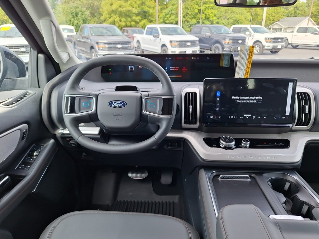 New 2025 Ford Expedition Active image 7