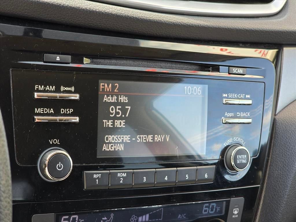 Used 2015 Nissan Rogue SV image 4