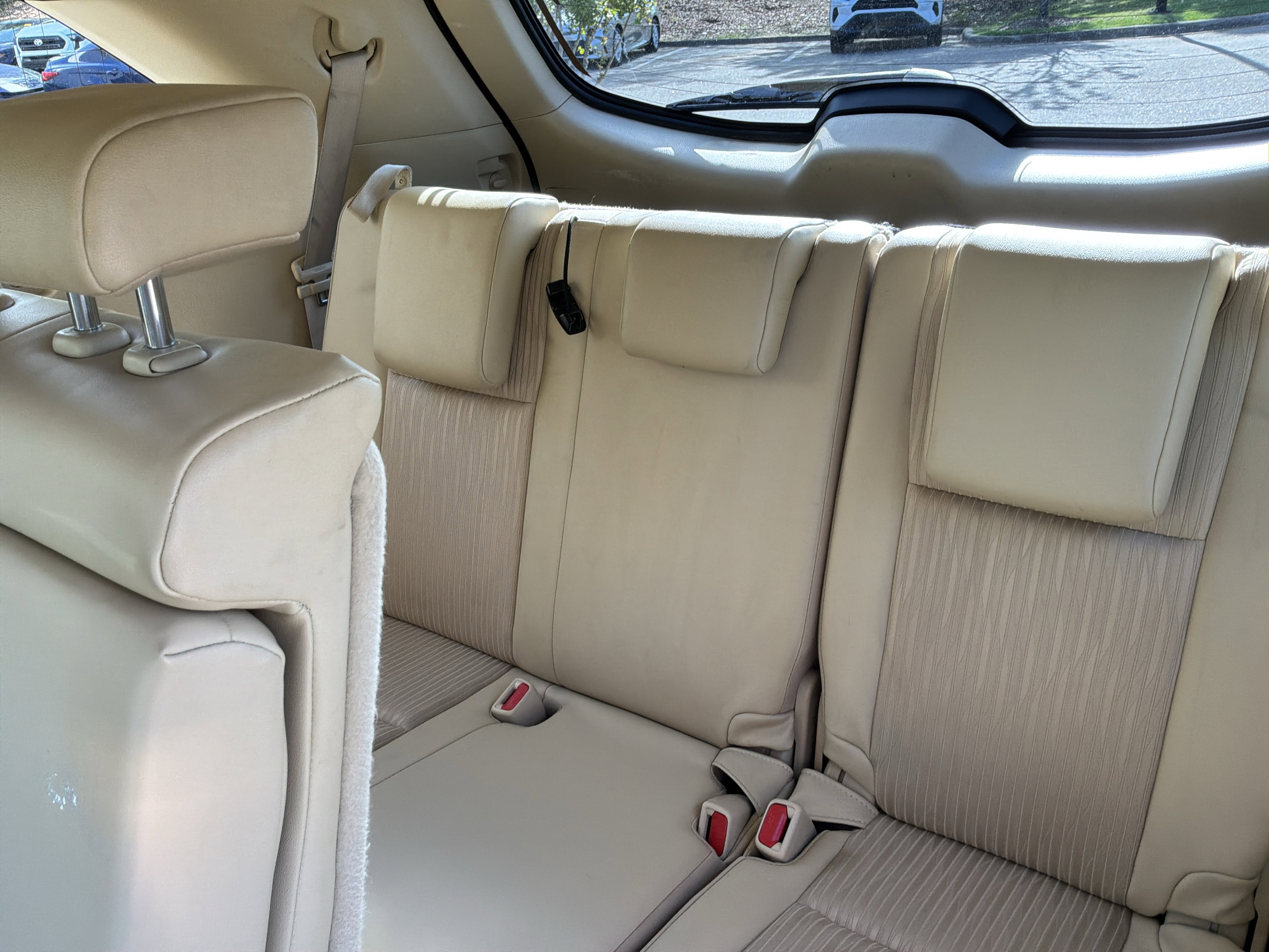 Used 2019 Toyota Highlander Plus FWD image 32