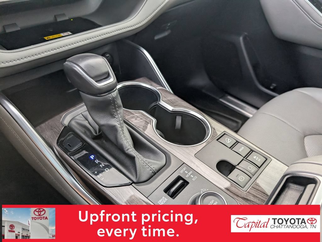 Used 2024 Toyota Highlander Platinum AWD/4WD image 25