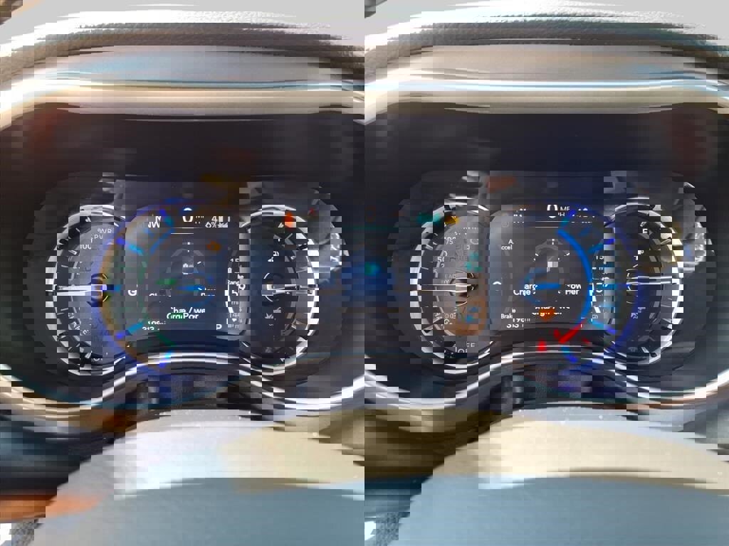 Used 2024 Chrysler Pacifica Select image 23