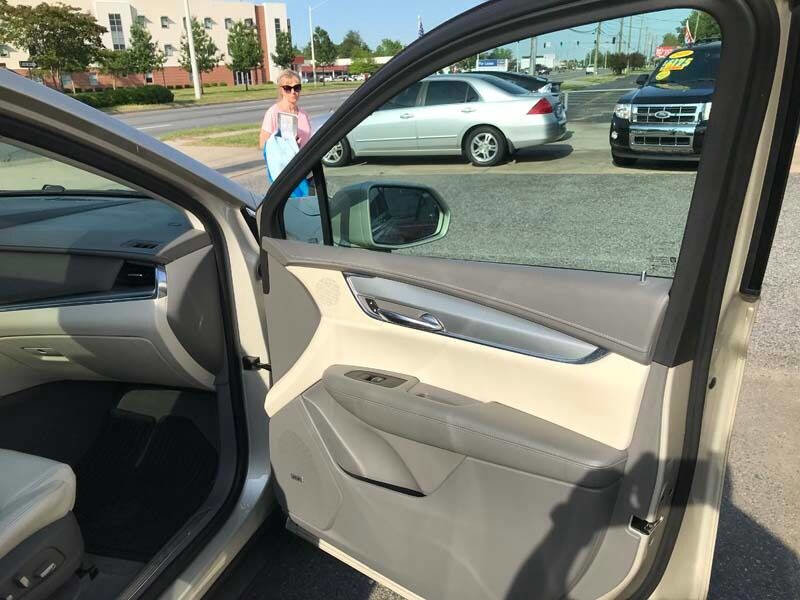 Used 2017 Cadillac XT5 Premium Luxury w/ Driver Assist Package image 28