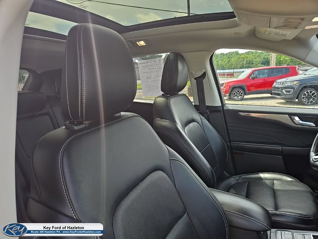 Certified 2022 Ford Escape Titanium w/ Class II Trailer Tow Package AWD/4WD image 23