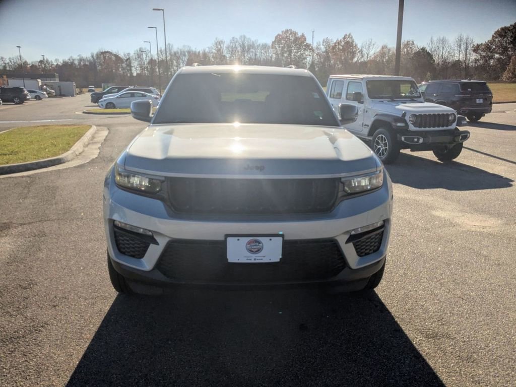 New 2025 Jeep Grand Cherokee Limited w/ Black Appearance Package image 8