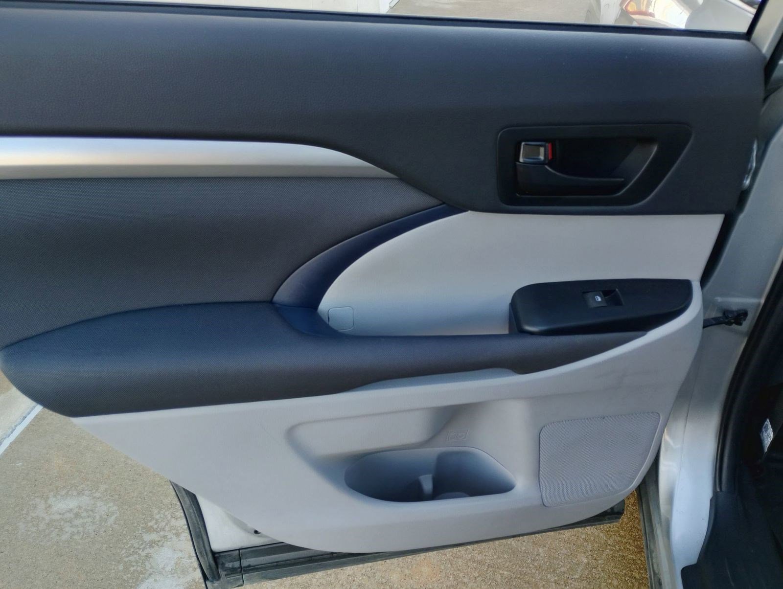 Used 2019 Toyota Highlander LE image 21