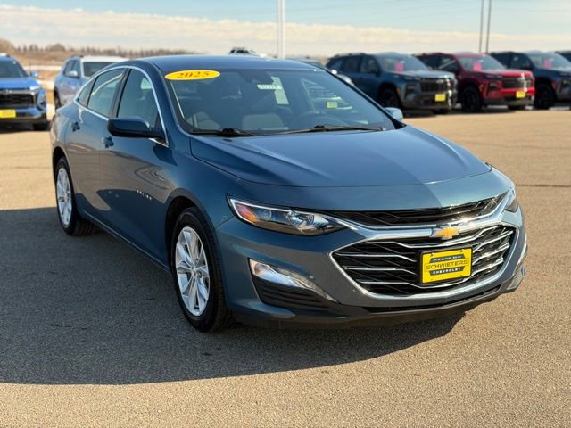 Used 2025 Chevrolet Malibu LT image 3