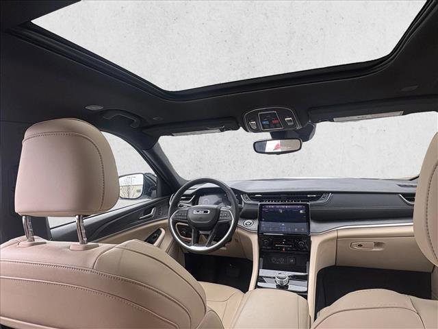 Used 2023 Jeep Grand Cherokee L Limited image 20