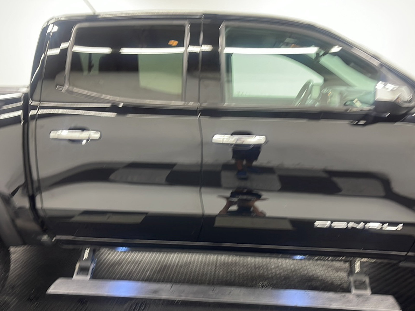 Used 2023 GMC Canyon Denali w/ Denali Black Edition AWD/4WD image 21