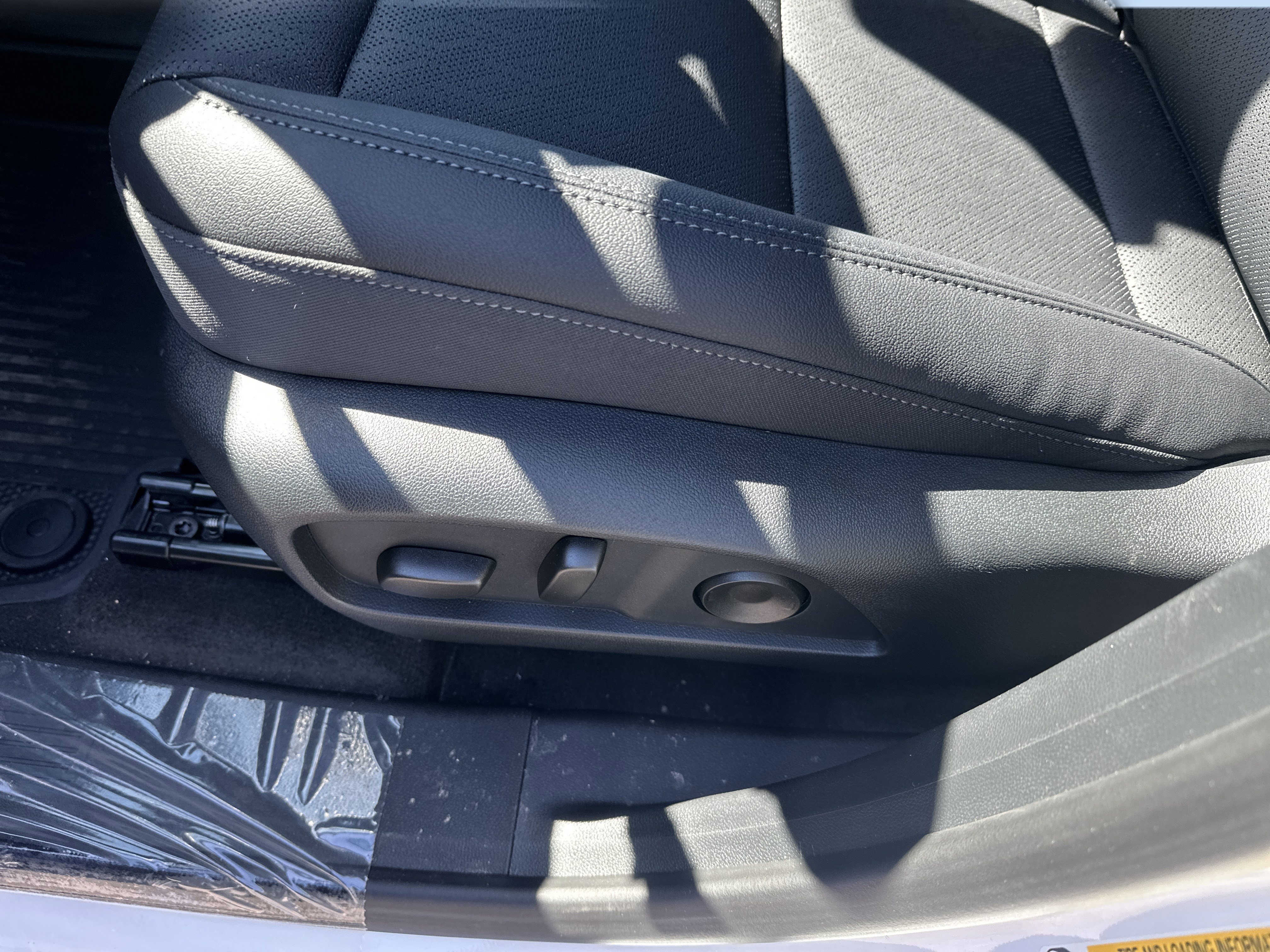 New 2026 Chevrolet Equinox LT w/ Convenience Package II image 8