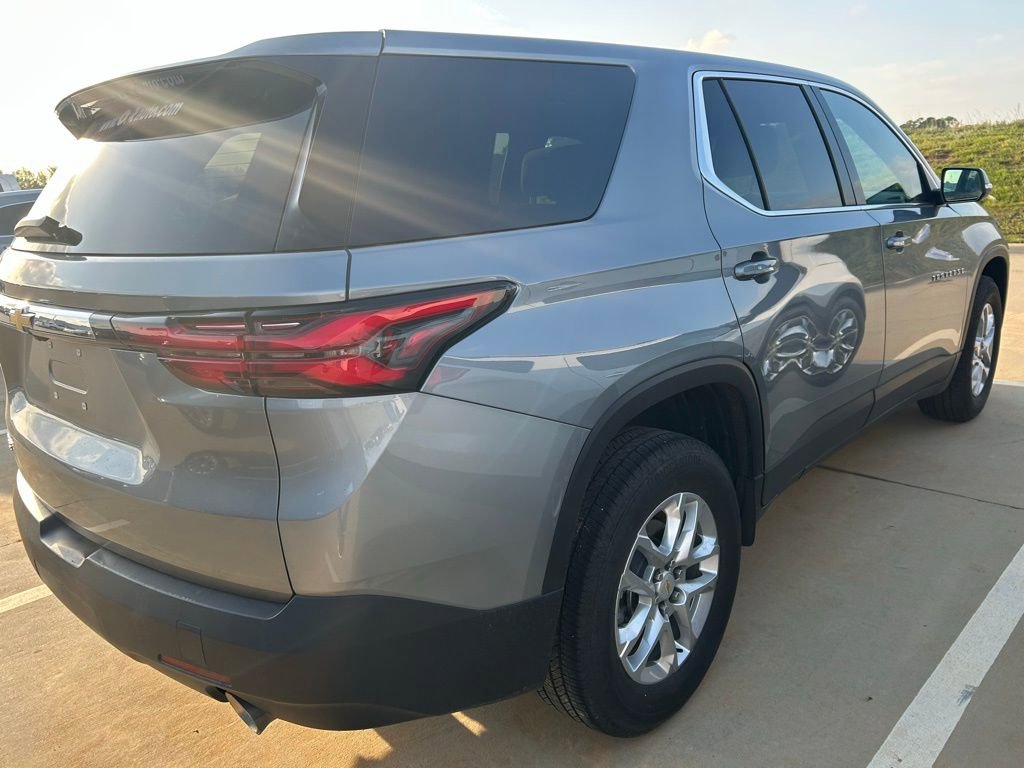 Used 2023 Chevrolet Traverse LS w/ Safety Package FWD image 11