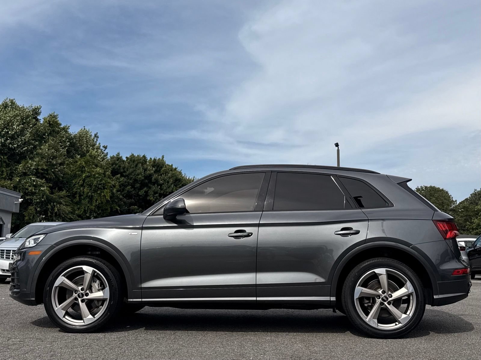 Used 2020 Audi Q5 2.0T Titanium Premium Plus w/ Premium Plus Package AWD/4WD image 2