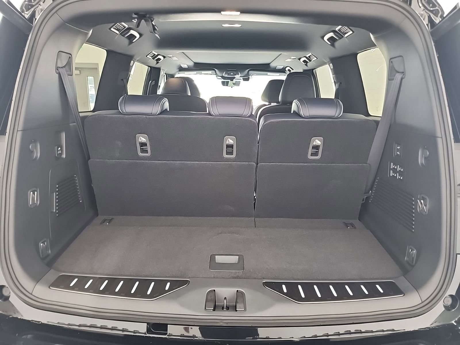 New 2026 INFINITI QX80 4WD image 19
