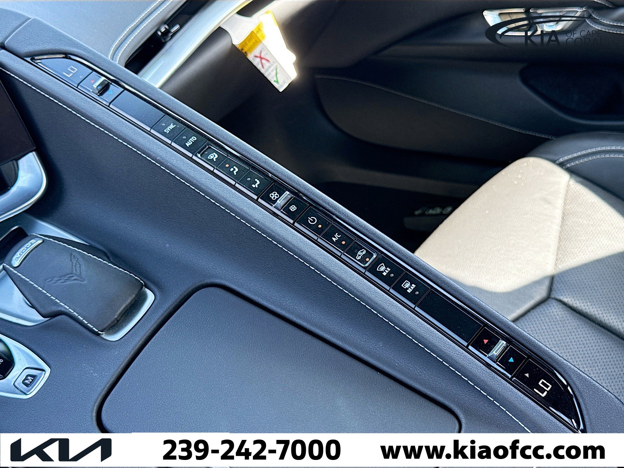 Used 2021 Chevrolet Corvette Stingray Convertible w/ 1LT image 29