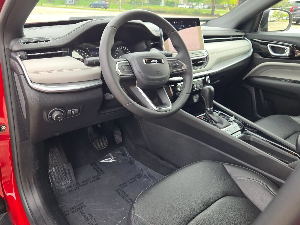 Used 2025 Jeep Compass Limited AWD/4WD image 20