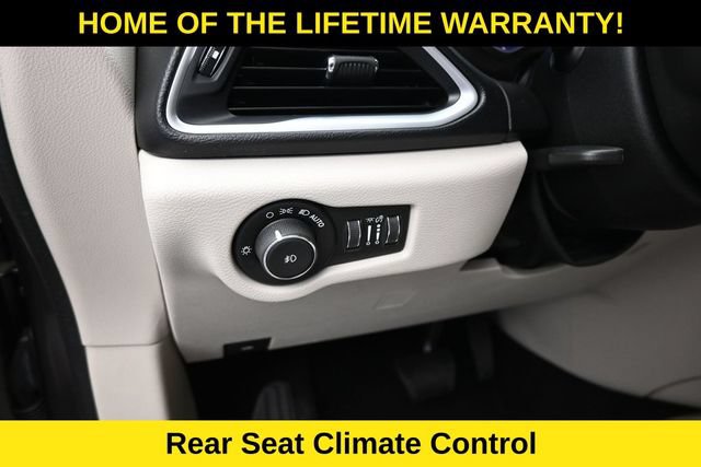Used 2018 Chrysler Pacifica Touring-L Plus FWD image 16