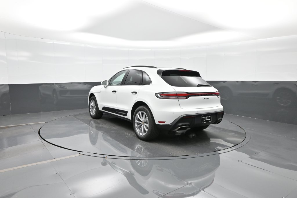 Certified 2026 Porsche Macan AWD/4WD image 3