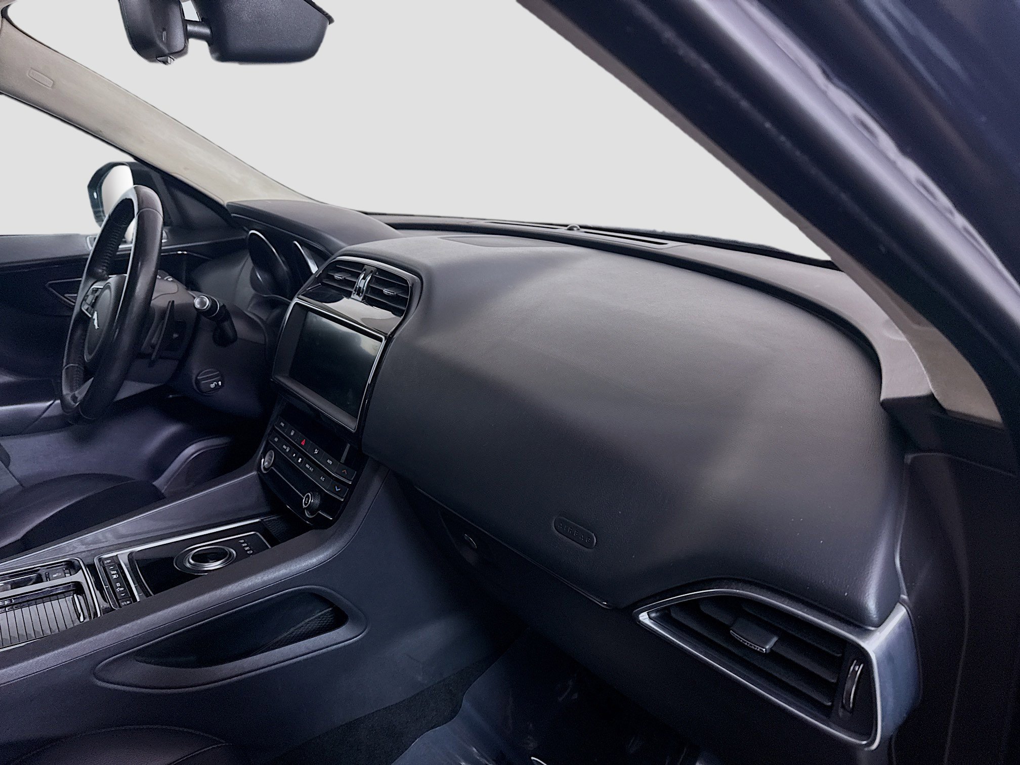 Used 2020 Jaguar F-PACE Premium image 30