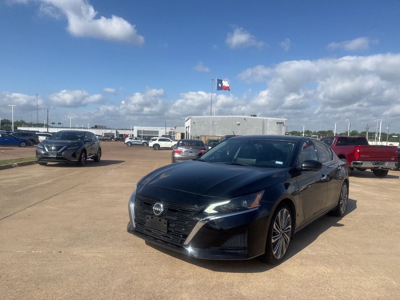 Used 2023 Nissan Altima 2.5 SL FWD image 6